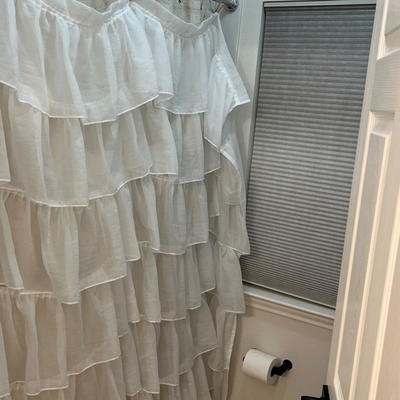 Elegant White Ruffled Shower Curtain
It is much brighter white than the picture. - Picture 4 of 4